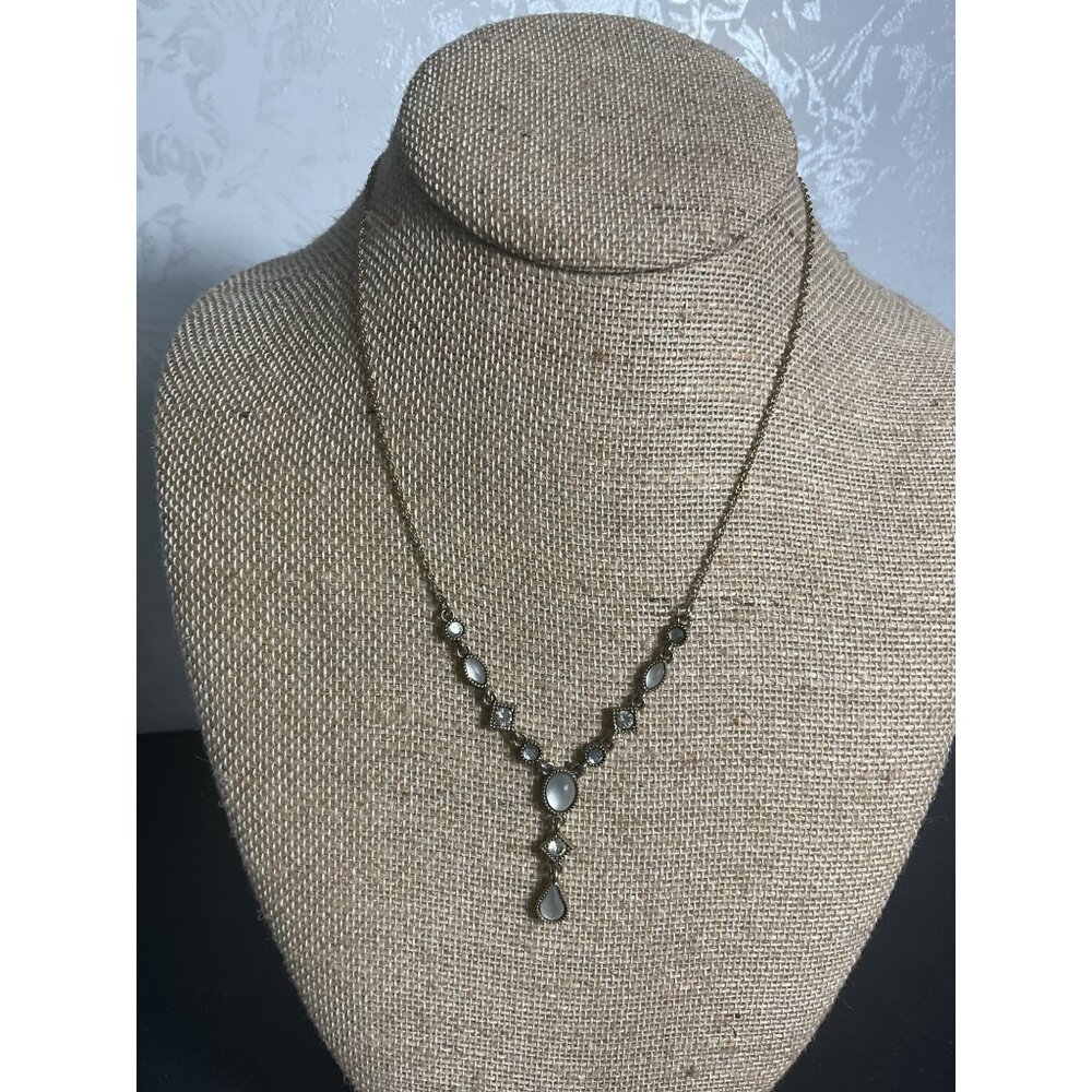 Vintage Womens Necklace With Teardrop Pendant